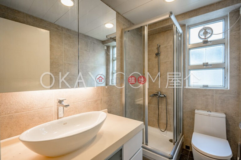 Charming penthouse with rooftop & parking | For Sale