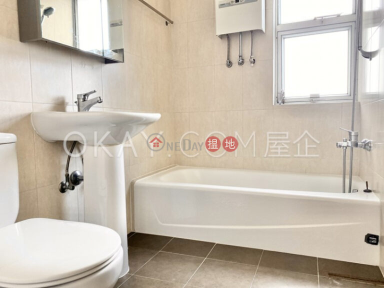 Efficient 4 bedroom with sea views, balcony | Rental