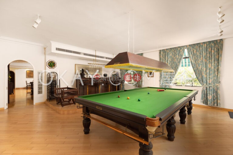 Efficient 6 bedroom with terrace & parking | For Sale