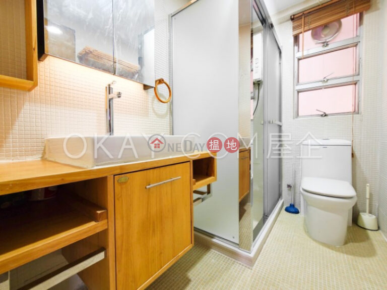 Lovely 2 bedroom with parking | Rental