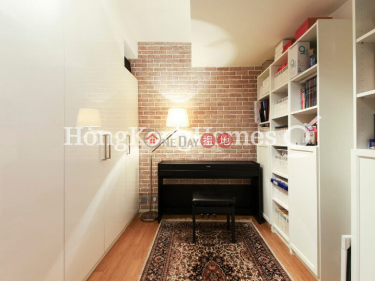 3 Bedroom Family Unit at Aqua 33 | For Sale