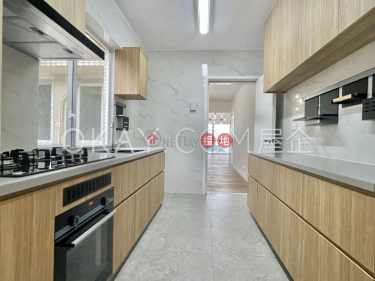 Efficient 4 bedroom with balcony & parking | Rental