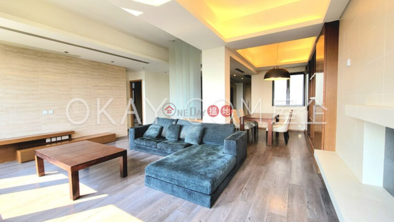 Lovely 2 bedroom with parking | For Sale