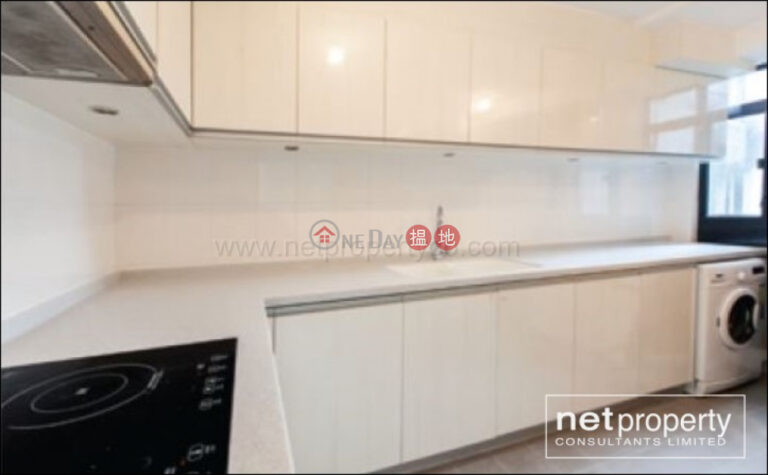 Spacious 3 Bedroom Apartment in Pok Fu Lam
