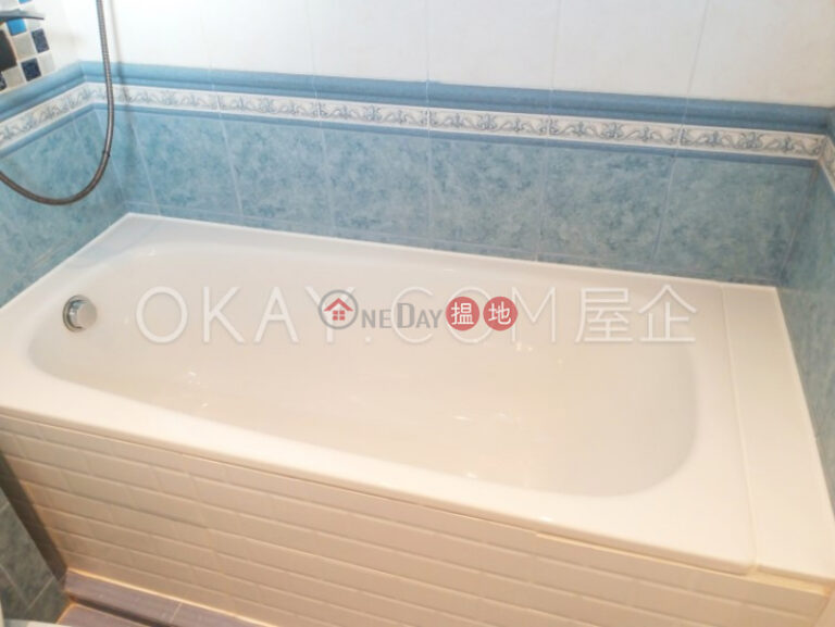 Efficient 3 bed on high floor with sea views & balcony | For Sale