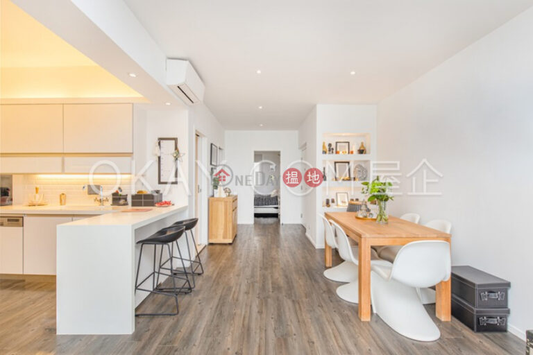 Charming 3 bedroom with sea views & balcony | For Sale