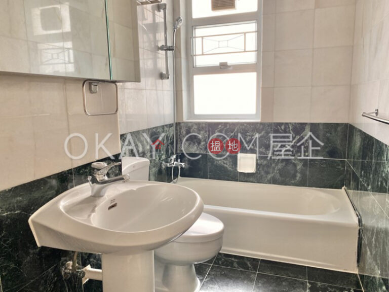 Efficient 4 bedroom with sea views, balcony | Rental