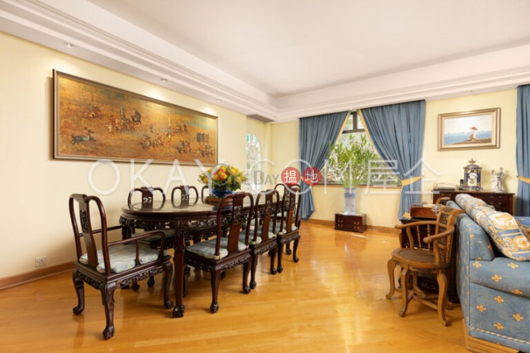 Efficient 6 bedroom with terrace & parking | For Sale