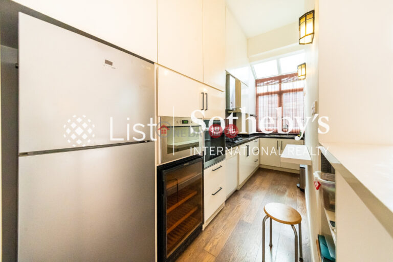 Property for Rent at Albany Court with 3 Bedrooms