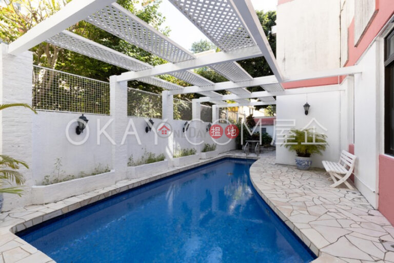 Efficient 6 bedroom with terrace & parking | For Sale