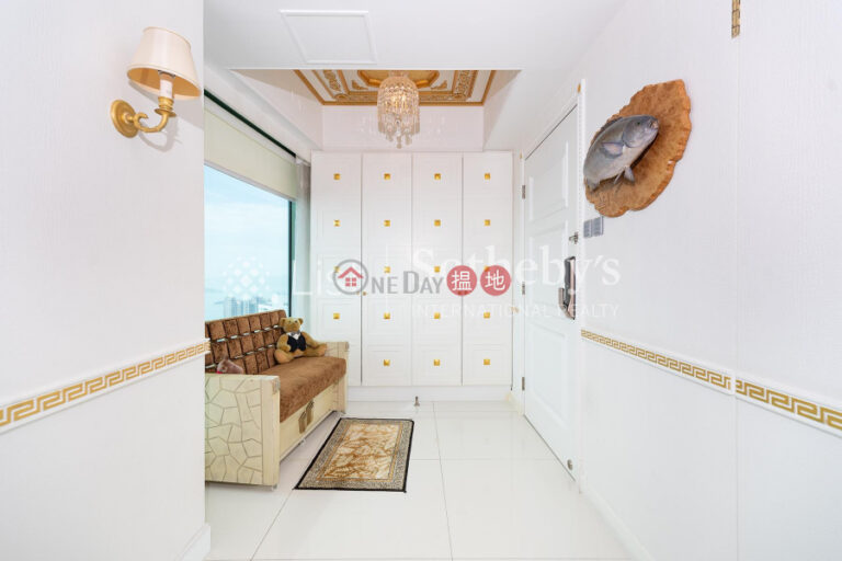 Property for Sale at Royalton with more than 4 Bedrooms