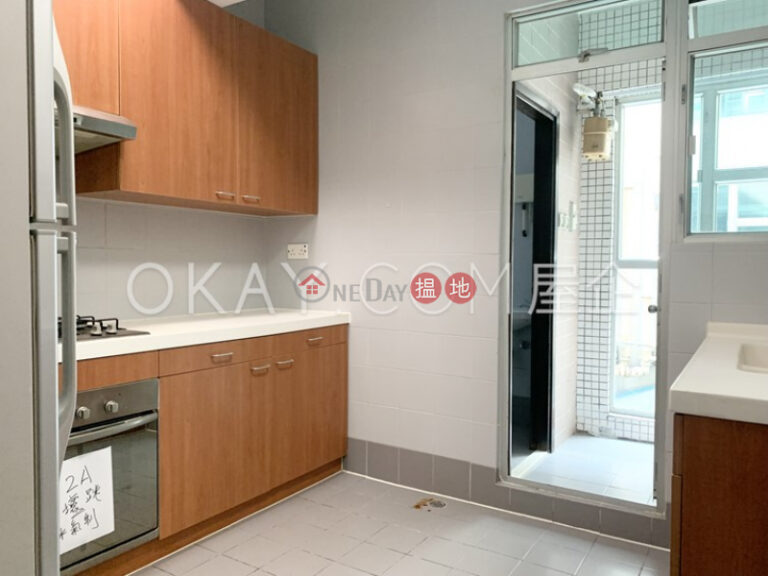 Stylish 3 bedroom with balcony & parking | Rental
