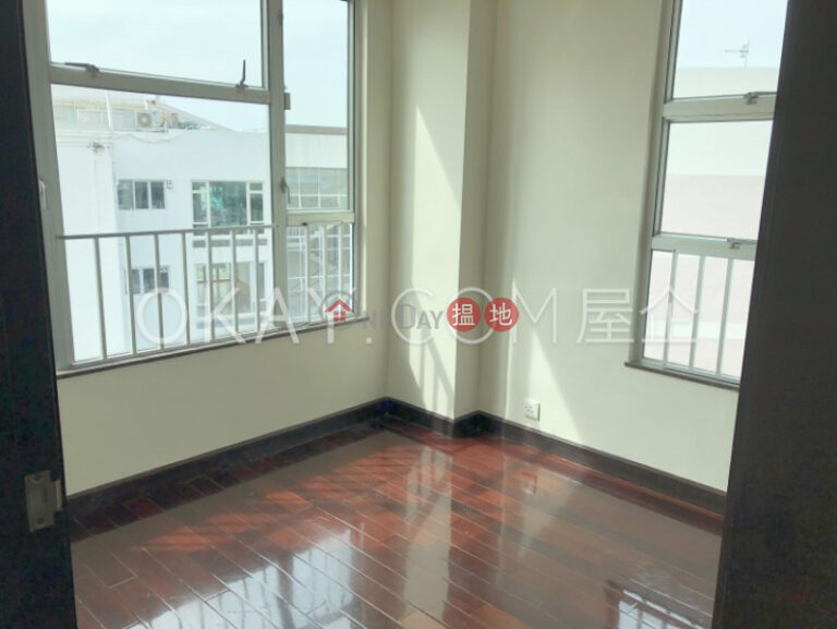 Tasteful 3 bedroom with sea views, balcony | Rental