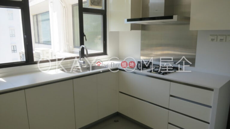 Stylish 3 bed on high floor with sea views & balcony | Rental