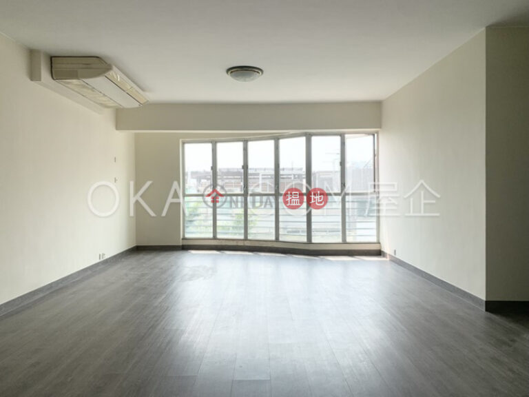Gorgeous 2 bedroom on high floor with parking | Rental