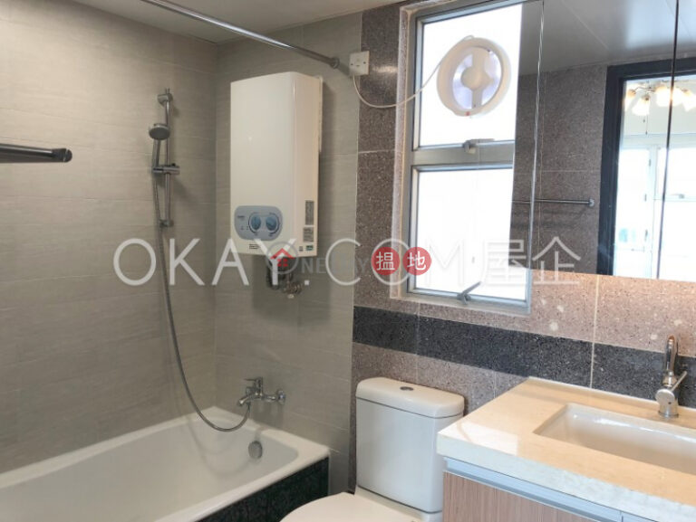 Tasteful 3 bedroom with sea views, balcony | Rental