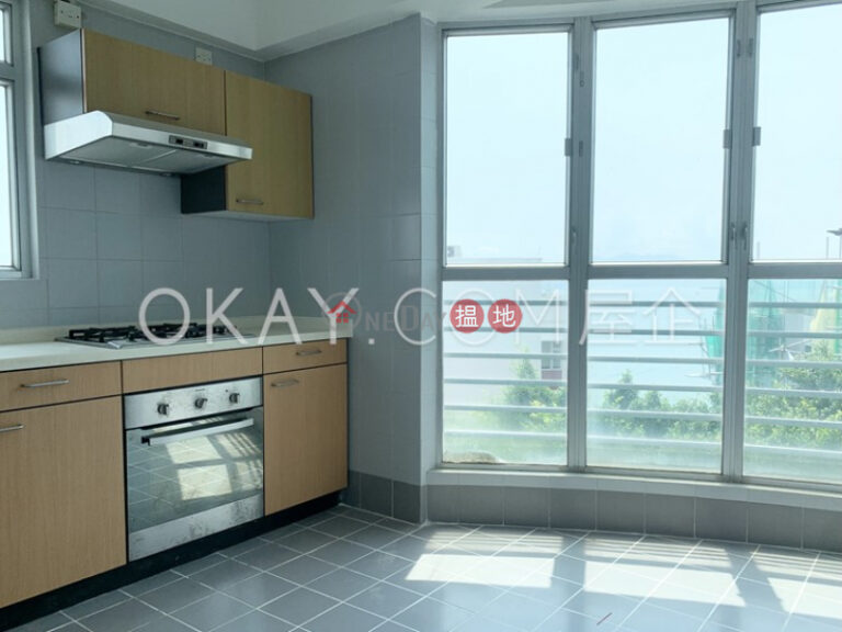 Gorgeous 2 bedroom on high floor with parking | Rental