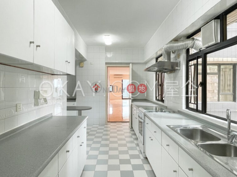 Efficient 4 bedroom with balcony & parking | Rental