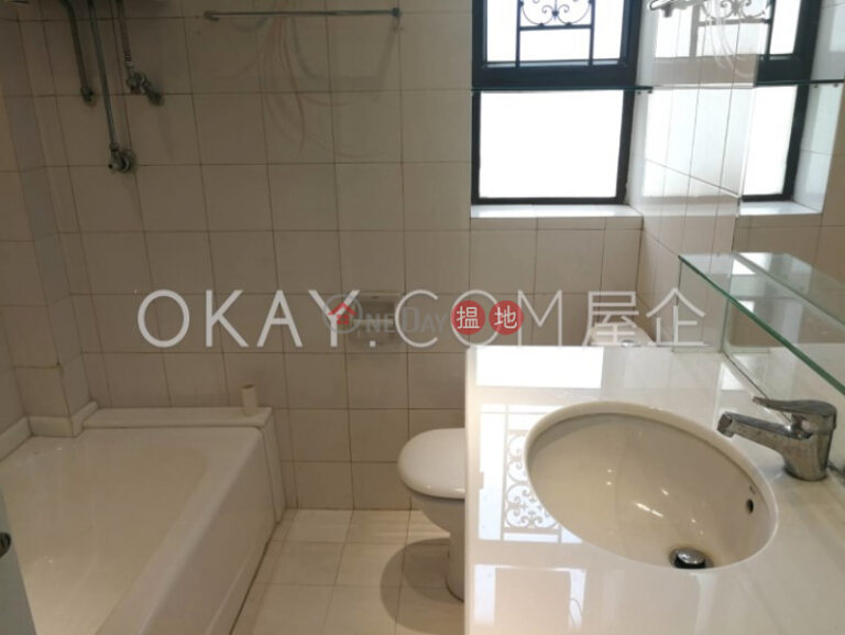 Efficient 3 bedroom with sea views & parking | Rental