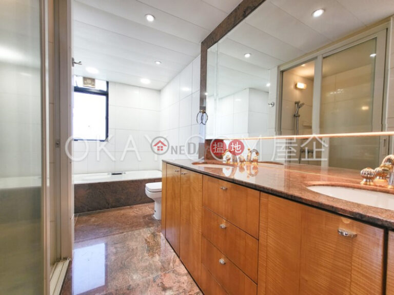 Rare 3 bedroom with parking | Rental