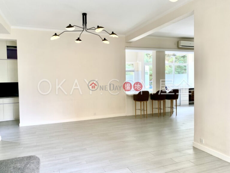 Gorgeous 3 bedroom with balcony & parking | Rental