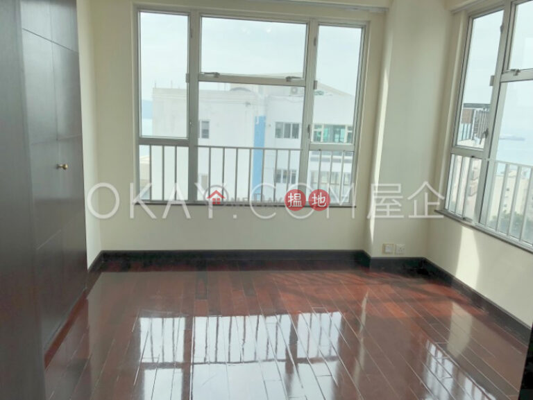 Tasteful 3 bedroom with sea views, balcony | Rental