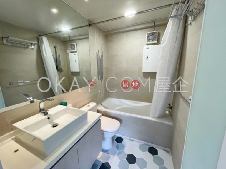 Gorgeous 2 bedroom with parking | Rental