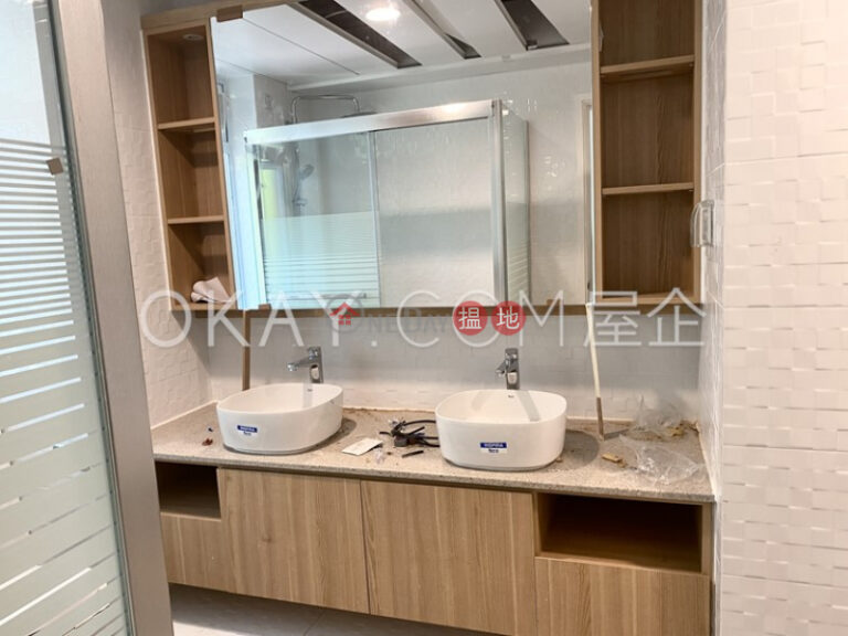 Efficient 3 bedroom with terrace & parking | Rental