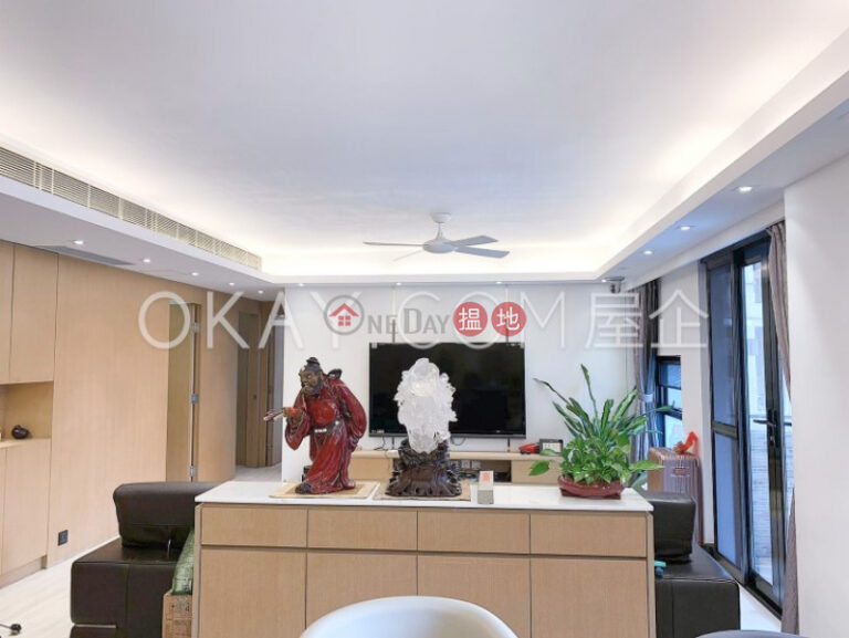 Nicely kept 3 bedroom with balcony & parking | Rental