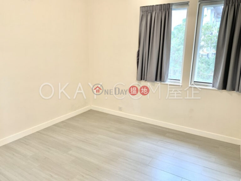 Gorgeous 3 bedroom with balcony & parking | Rental
