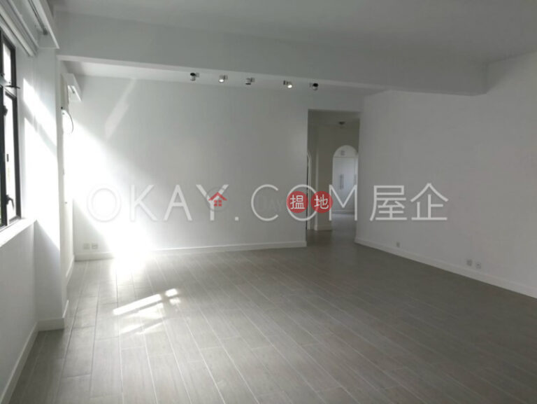 Efficient 3 bedroom with sea views & parking | Rental