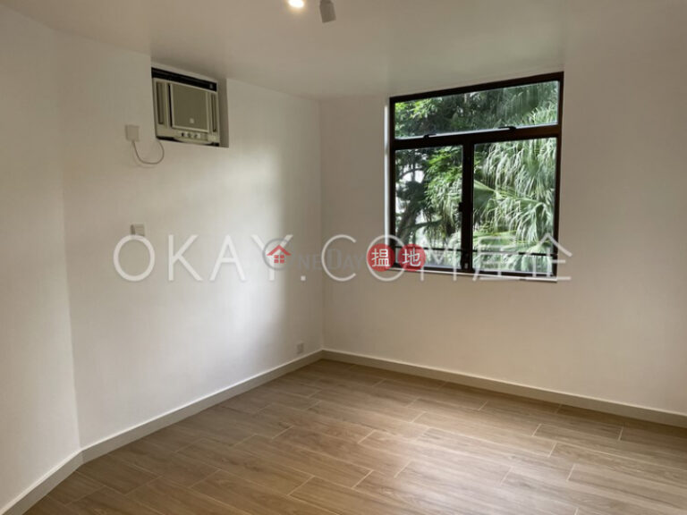 Gorgeous 3 bedroom with balcony & parking | Rental