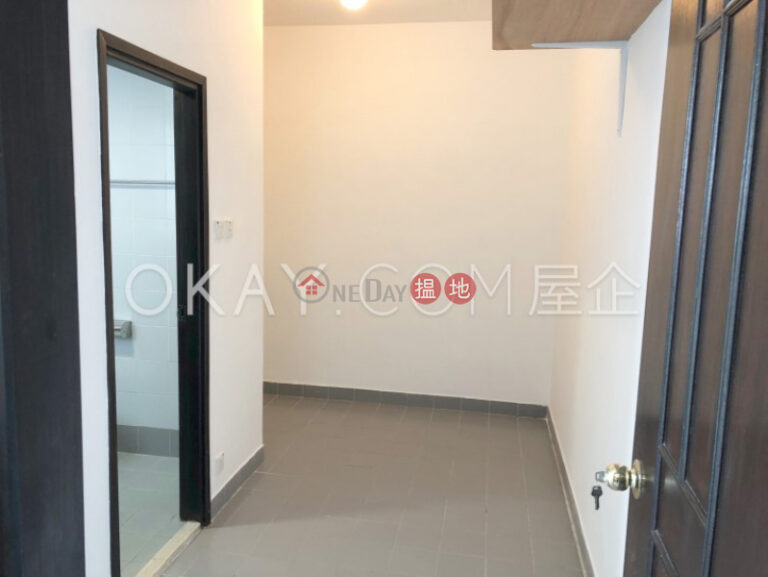 Tasteful 3 bedroom with sea views, balcony | Rental