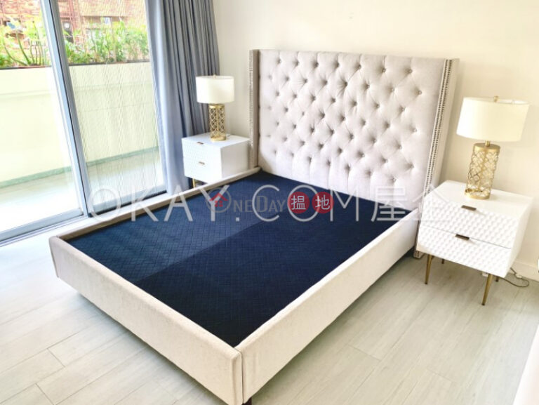 Gorgeous 3 bedroom with balcony & parking | Rental