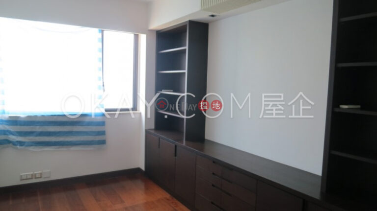 Stylish 3 bed on high floor with sea views & balcony | Rental