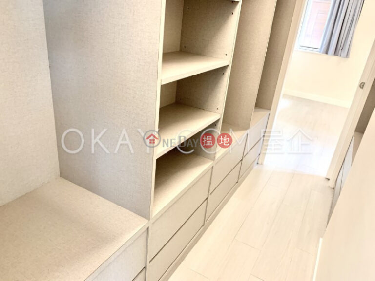 Gorgeous 3 bedroom with balcony & parking | Rental