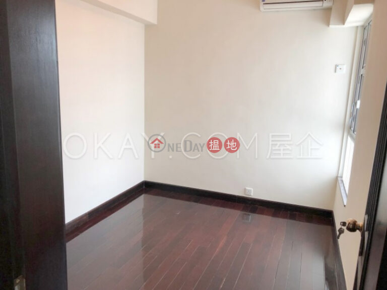 Tasteful 3 bedroom with sea views, balcony | Rental