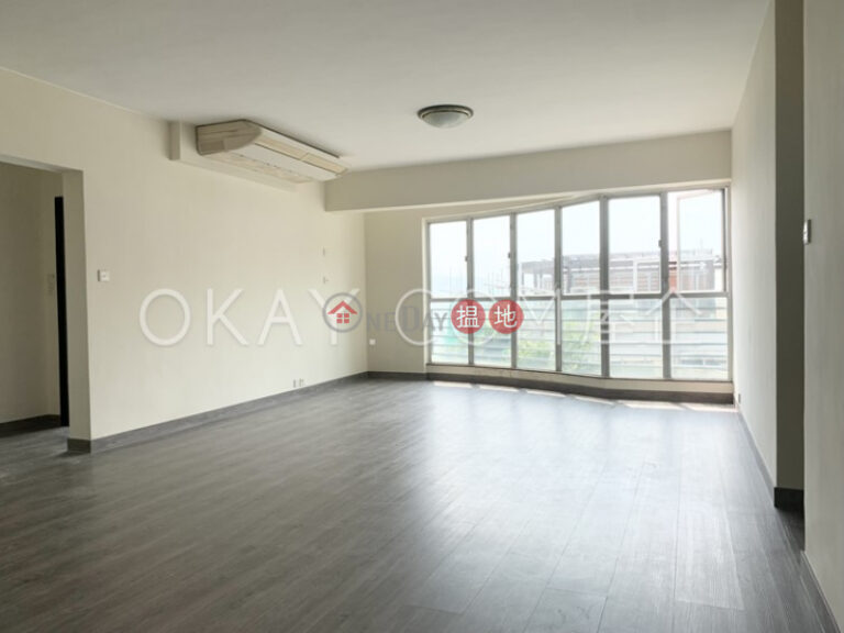 Gorgeous 2 bedroom on high floor with parking | Rental