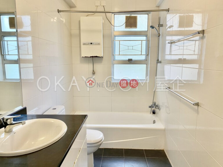 Efficient 4 bedroom with balcony | Rental