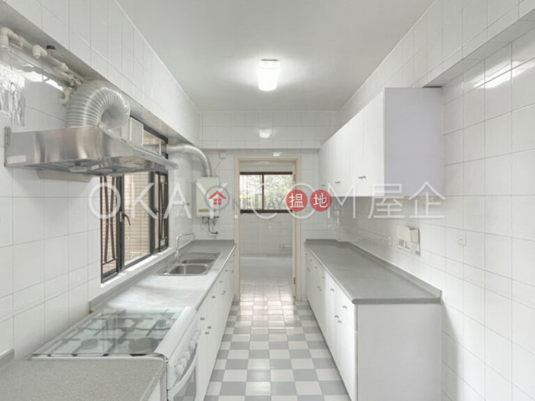 Efficient 4 bedroom with balcony & parking | Rental