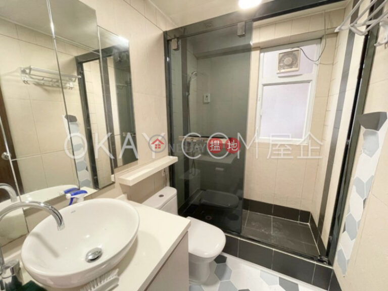 Gorgeous 2 bedroom with parking | Rental