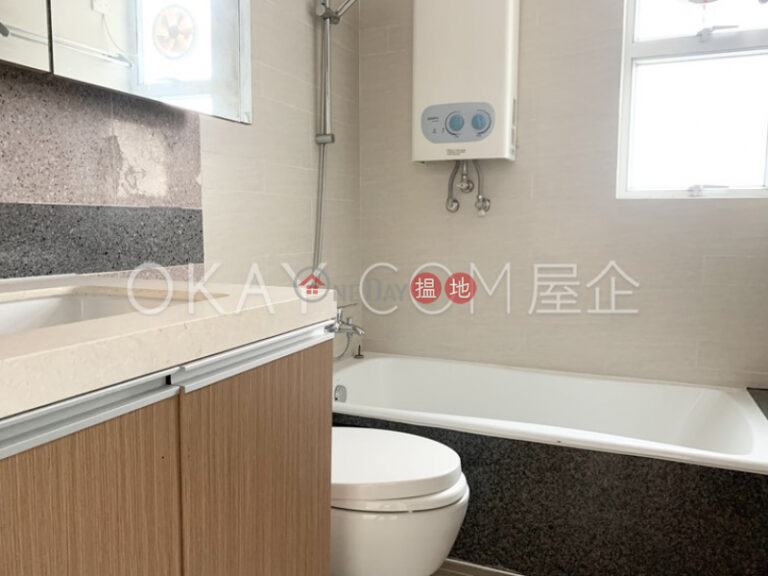 Stylish 3 bedroom with balcony & parking | Rental