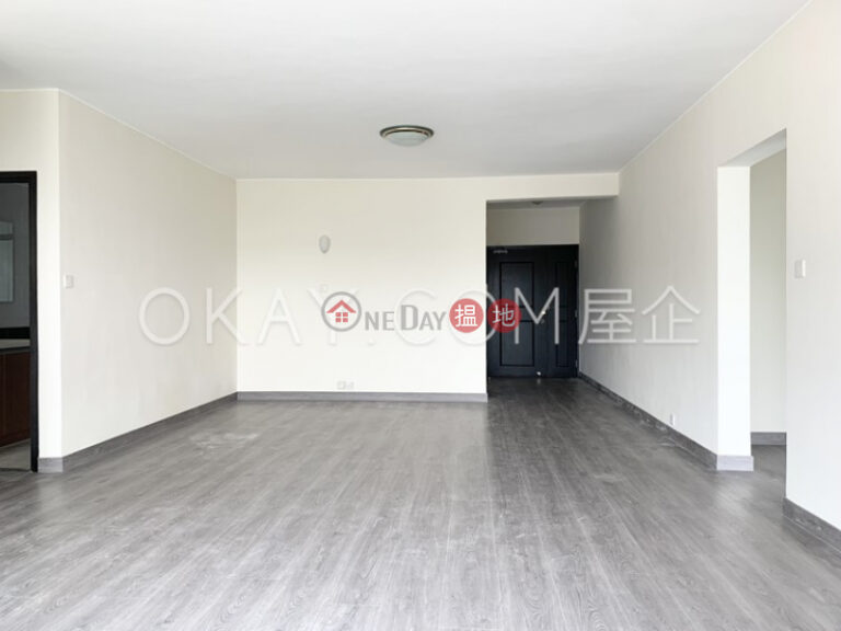 Gorgeous 2 bedroom on high floor with parking | Rental