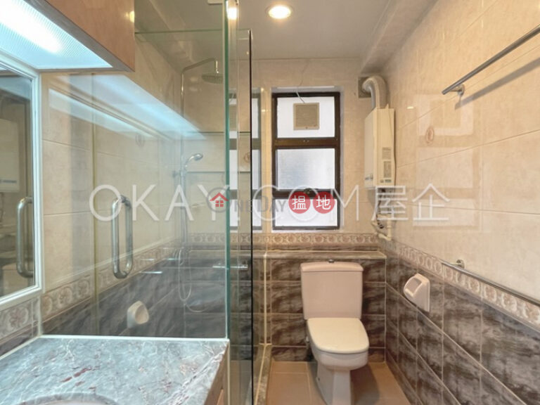 Efficient 4 bedroom with balcony & parking | Rental