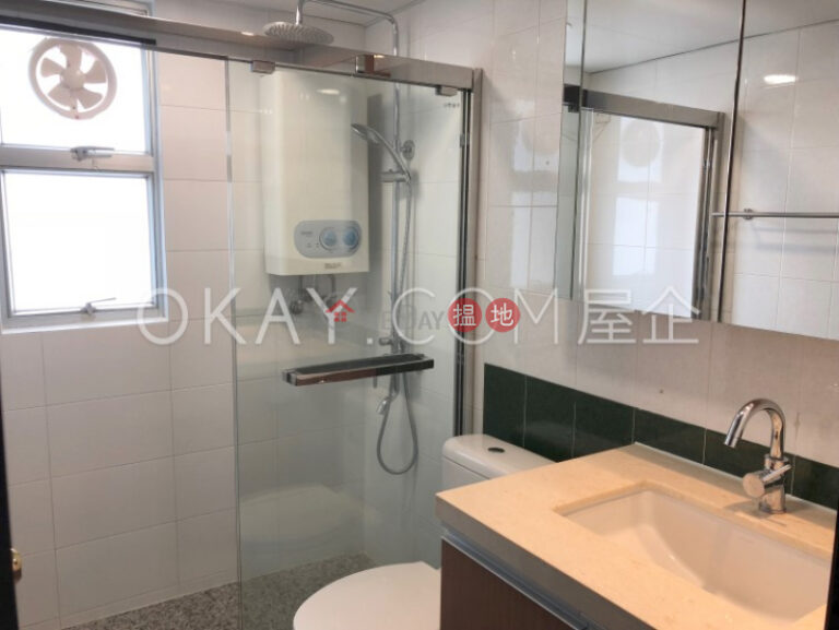 Tasteful 3 bedroom with sea views, balcony | Rental