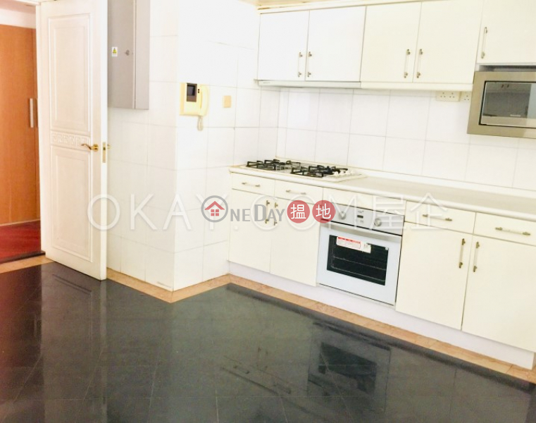 Stylish 4 bedroom with sea views, rooftop & balcony | Rental