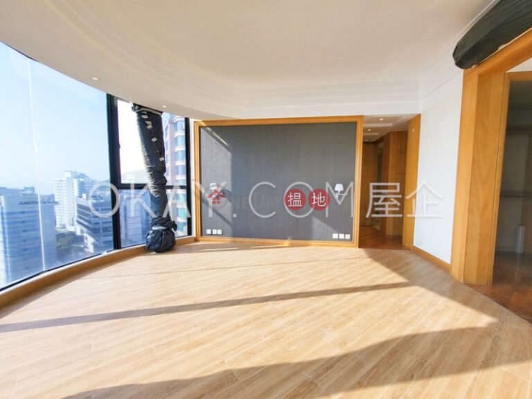 Rare 3 bedroom with parking | Rental