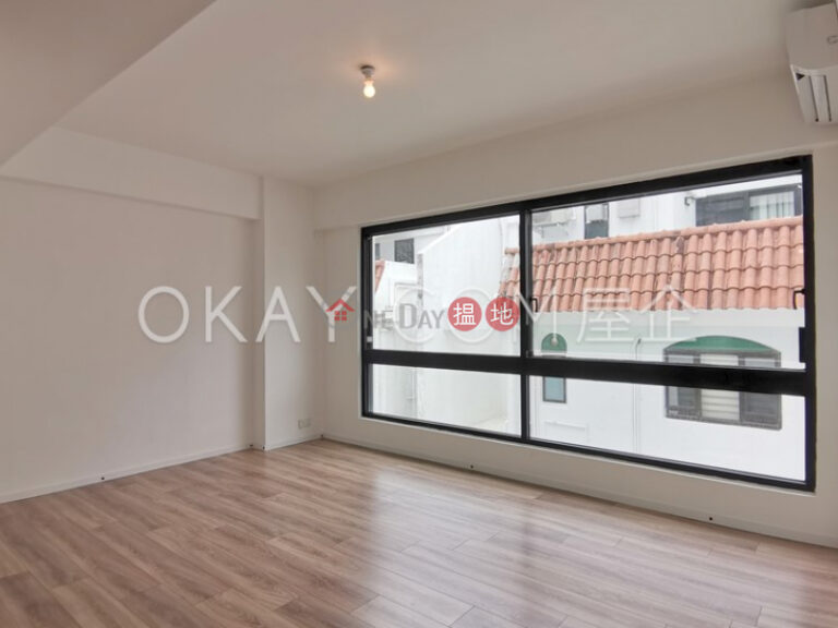 Gorgeous 3 bedroom with balcony & parking | Rental