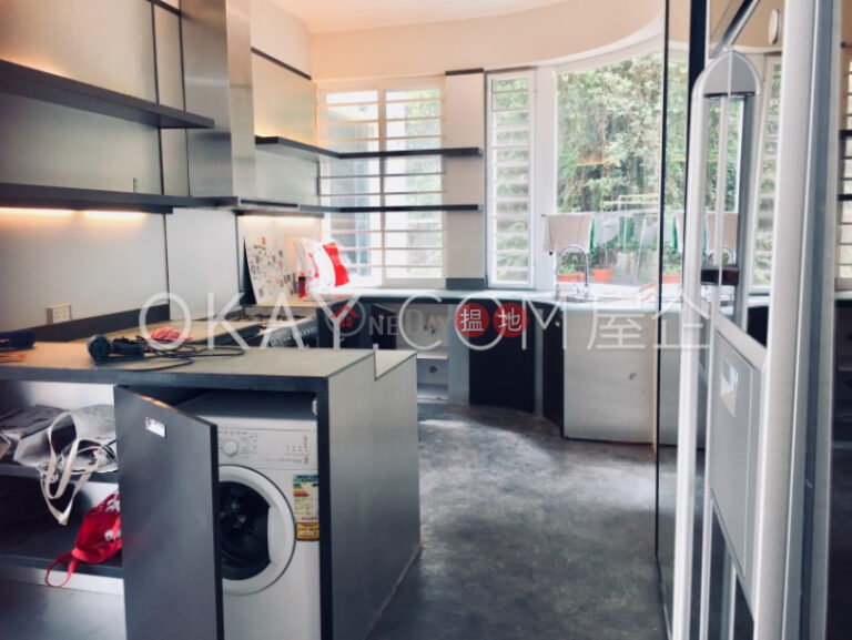 Unique 2 bedroom with balcony & parking | Rental