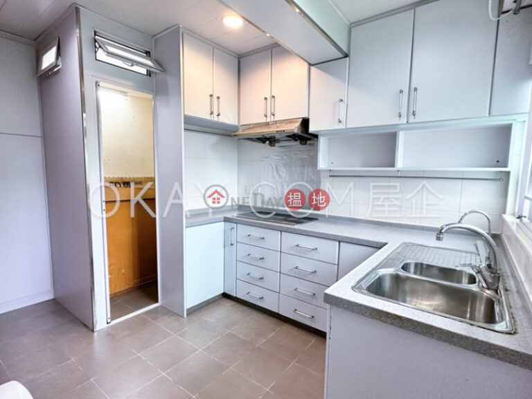 Efficient 2 bedroom with sea views, balcony | Rental